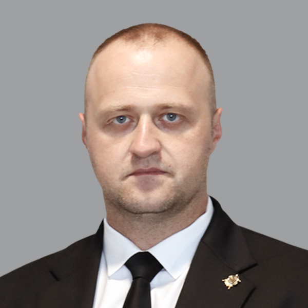Professional Close Protection Officer in Europe – Expert in VIP security, risk assessment, and personal protection services.