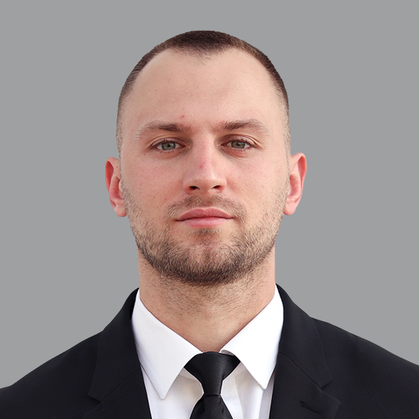 Professional Close Protection Officer in Europe – Expert in VIP security, risk assessment, and personal protection services.