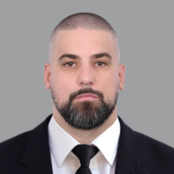 Professional Close Protection Officer in Europe – Expert in VIP security, risk assessment, and personal protection services.
